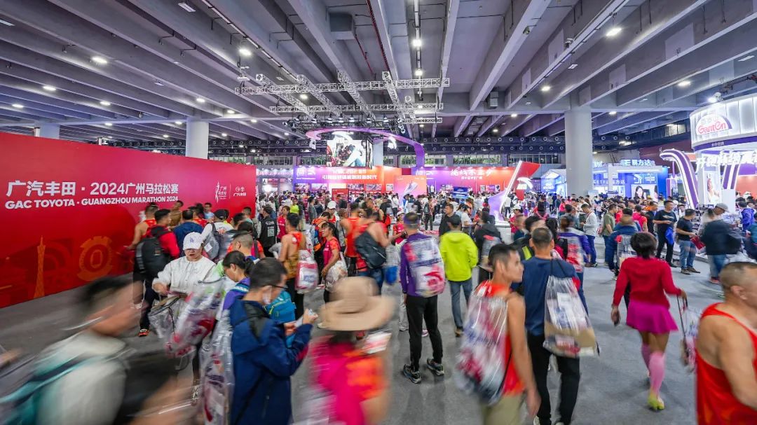 拜仁本赛季12轮保持不败，领跑积分榜，轰入44球，攻防俱佳，明日将迎战柏林联合。